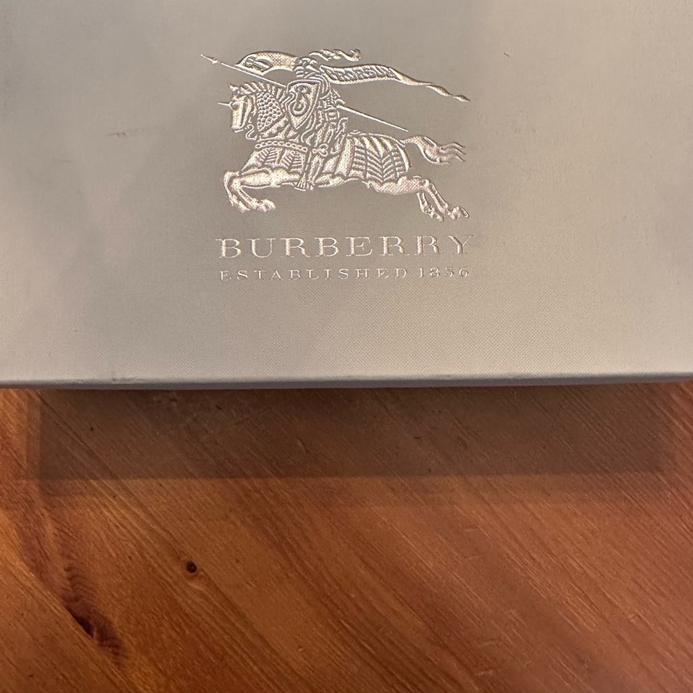 Burberry Ballet Flats like new only worn a couple of times - Picture 4 of 4
